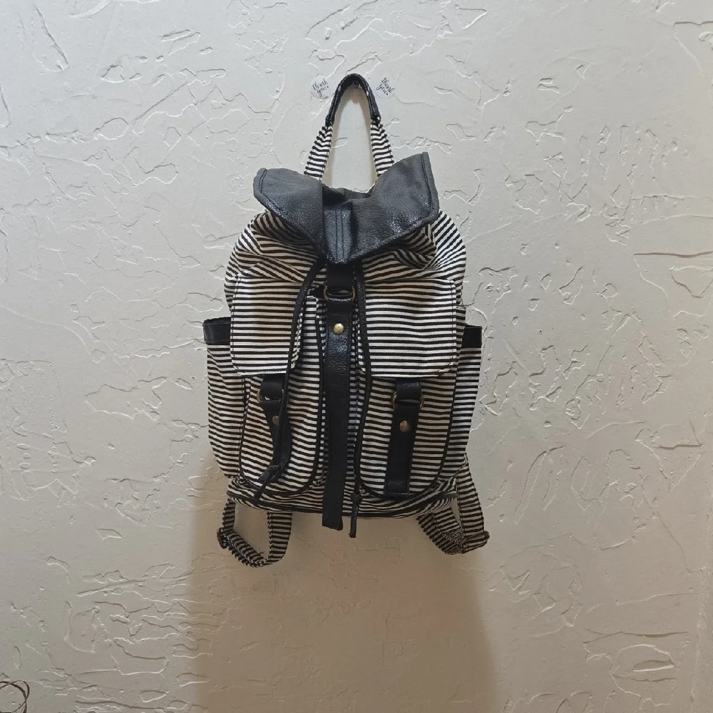Expressions Chic Black and White Tote